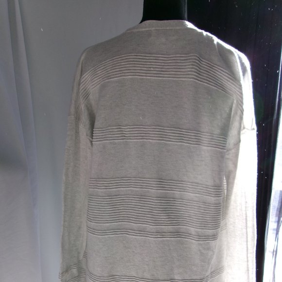 Eleven Eleven gray sweater with lined pattern size medium - Picture 2 of 3